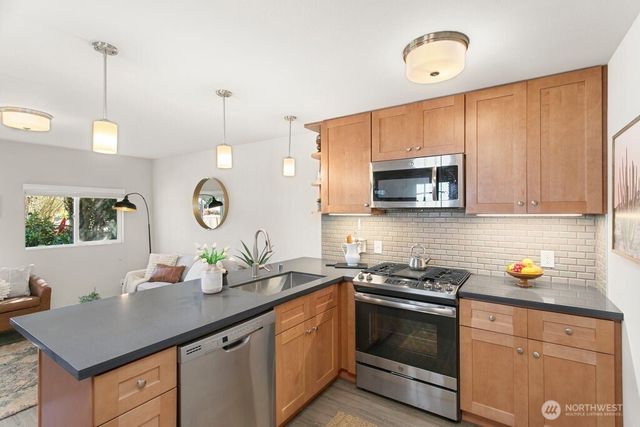 3710 SW 106th Street, Seattle, WA 98146