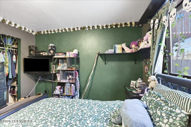 18643 N Lowrie Loop, Eagle River, AK 99577