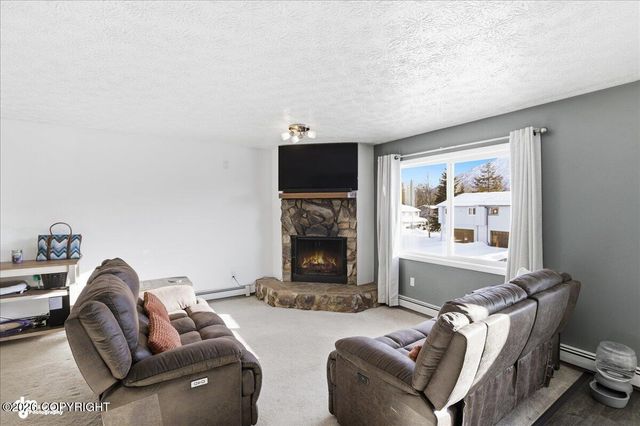 18643 N Lowrie Loop, Eagle River, AK 99577