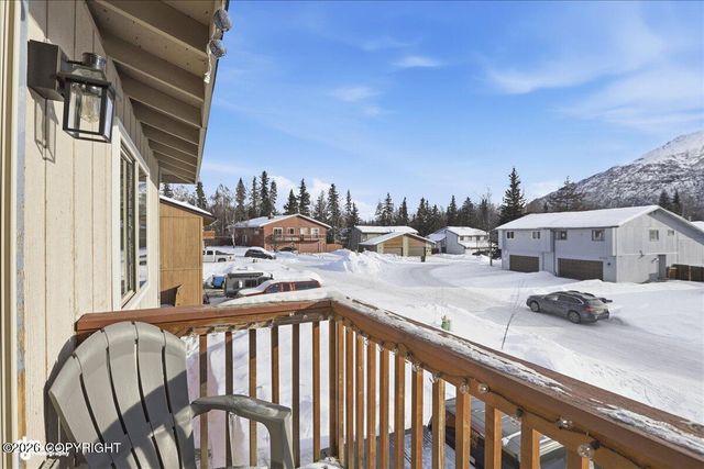 18643 N Lowrie Loop, Eagle River, AK 99577