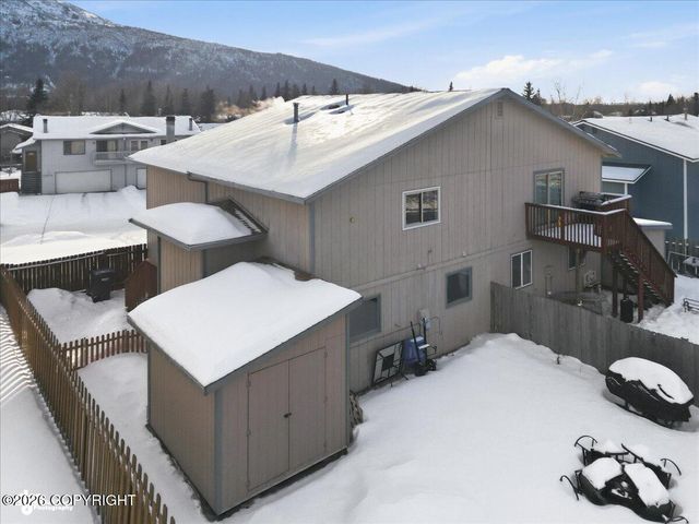 18643 N Lowrie Loop, Eagle River, AK 99577