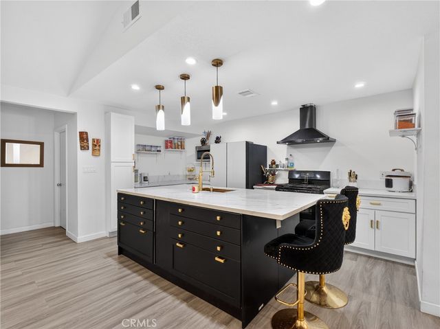22825 Fir Court, Saugus, CA 91390