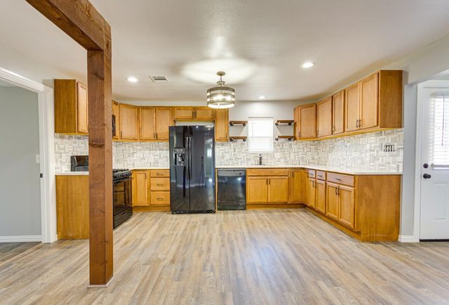 2725 Livingston Avenue, Fort Worth, TX 76110