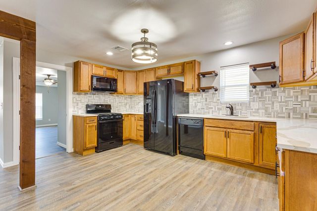 2725 Livingston Avenue, Fort Worth, TX 76110