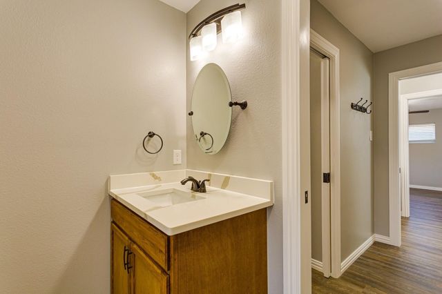 2725 Livingston Avenue, Fort Worth, TX 76110