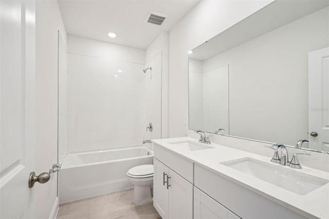 811 SUNSHOWER DRIVE, Lady Lake, FL 32159