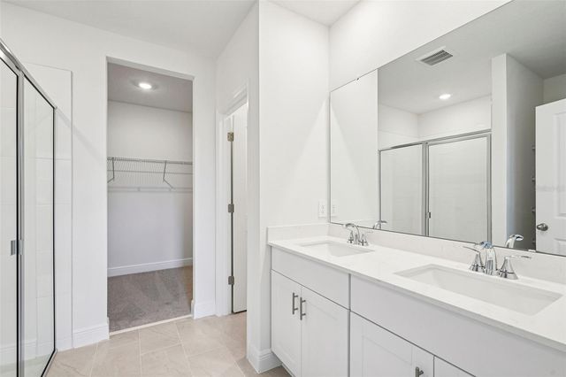 811 SUNSHOWER DRIVE, Lady Lake, FL 32159