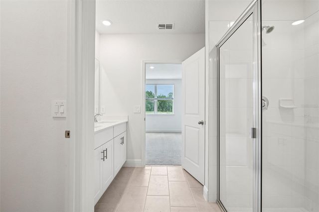 811 SUNSHOWER DRIVE, Lady Lake, FL 32159