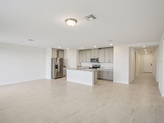 811 SUNSHOWER DRIVE, Lady Lake, FL 32159