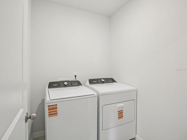 811 SUNSHOWER DRIVE, Lady Lake, FL 32159