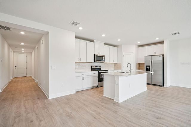 811 SUNSHOWER DRIVE, Lady Lake, FL 32159