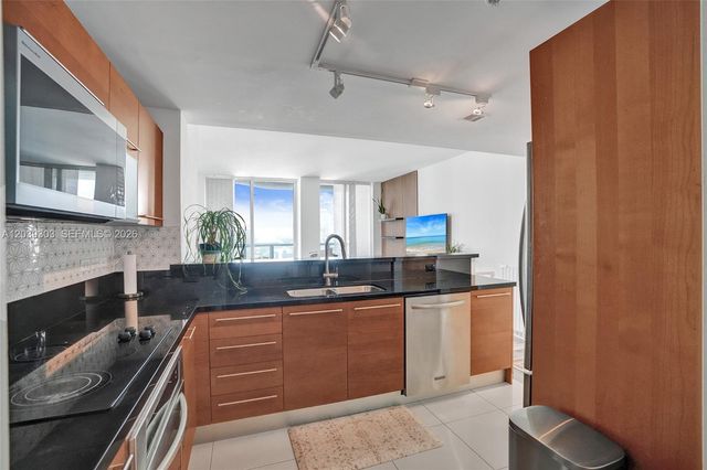 244 Biscayne Boulevard 3409, Miami, FL 33132
