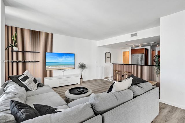 244 Biscayne Boulevard 3409, Miami, FL 33132