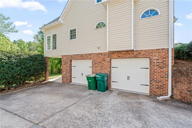 828 Woodview Ridge Trail, Lewisville, NC 27023