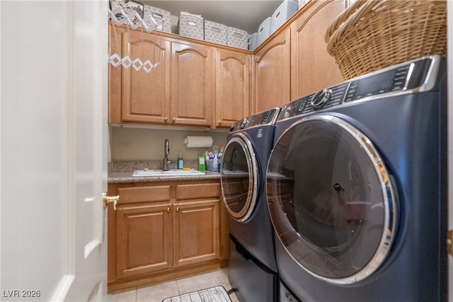 27 Via Paradiso Street, Henderson, NV 89011