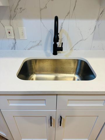 25704 Waldorf Street, Roseville, MI 48066