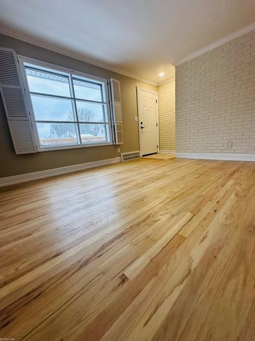 25704 Waldorf Street, Roseville, MI 48066