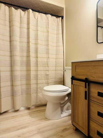 25704 Waldorf Street, Roseville, MI 48066