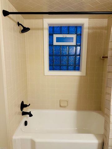 25704 Waldorf Street, Roseville, MI 48066