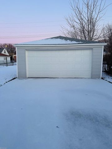 25704 Waldorf Street, Roseville, MI 48066