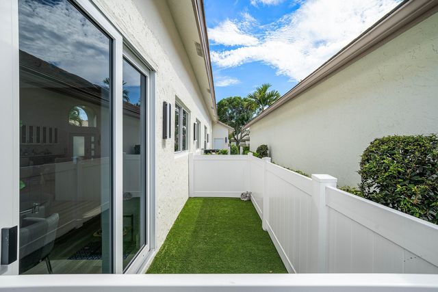 5455 NW 20th Avenue, Boca Raton, FL 33496