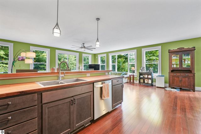 4360 Independence Drive, Suttons Bay, MI 49682