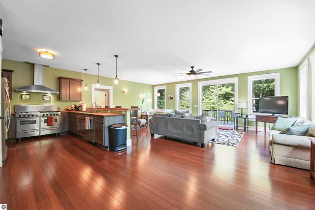 4360 Independence Drive, Suttons Bay, MI 49682