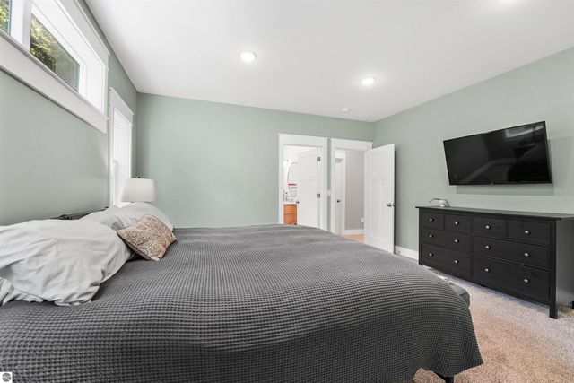 4360 Independence Drive, Suttons Bay, MI 49682