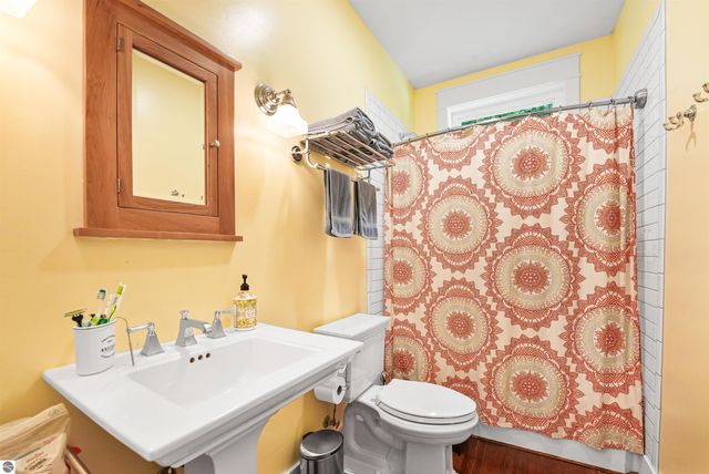 4360 Independence Drive, Suttons Bay, MI 49682