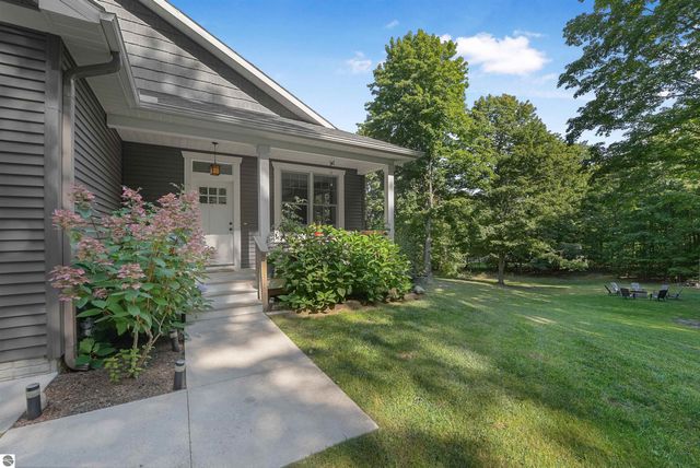 4360 Independence Drive, Suttons Bay, MI 49682