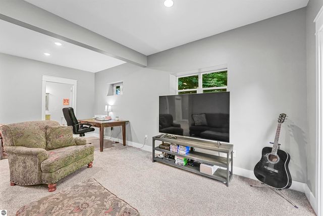 4360 Independence Drive, Suttons Bay, MI 49682