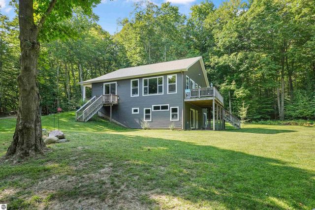 4360 Independence Drive, Suttons Bay, MI 49682