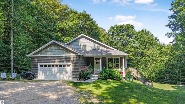 4360 Independence Drive, Suttons Bay, MI 49682
