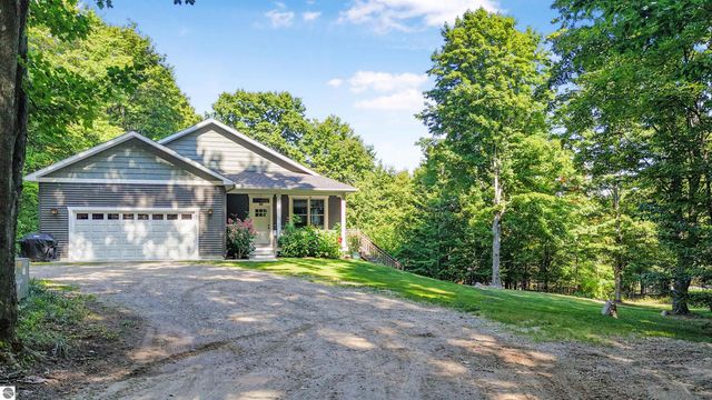 4360 Independence Drive, Suttons Bay, MI 49682