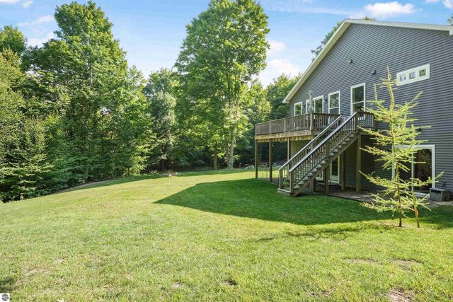 4360 Independence Drive, Suttons Bay, MI 49682