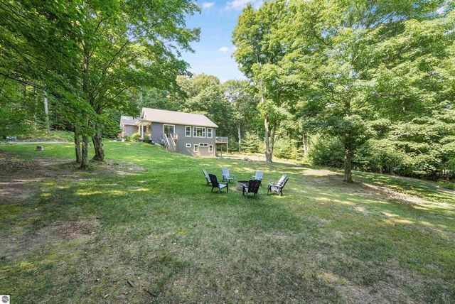 4360 Independence Drive, Suttons Bay, MI 49682