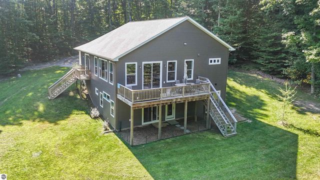 4360 Independence Drive, Suttons Bay, MI 49682