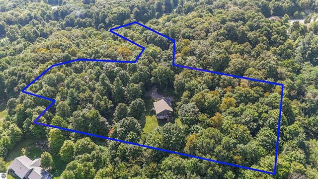 4360 Independence Drive, Suttons Bay, MI 49682