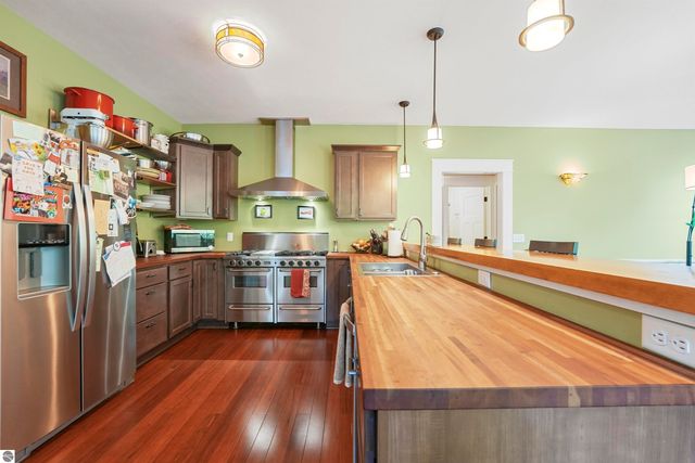 4360 Independence Drive, Suttons Bay, MI 49682