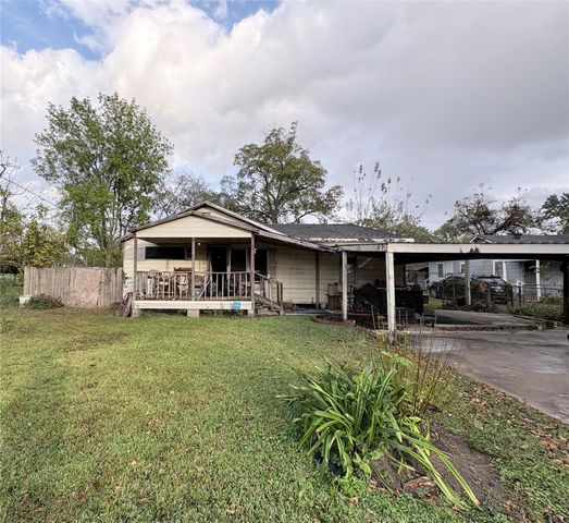 8922 Heatherside Street, Houston, TX 77016