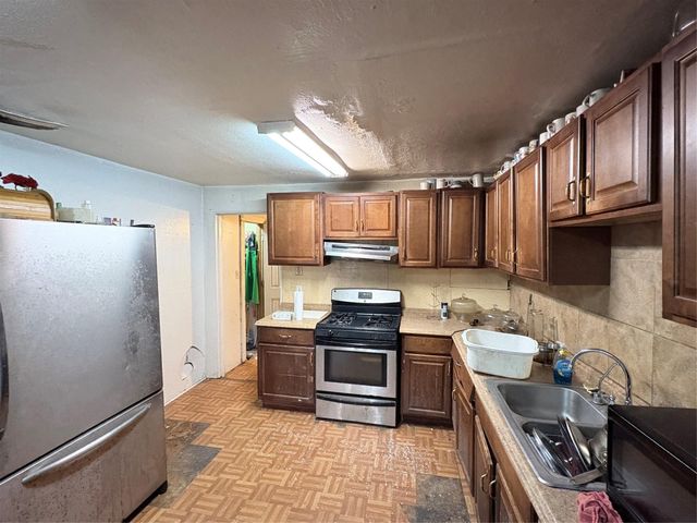 8922 Heatherside Street, Houston, TX 77016