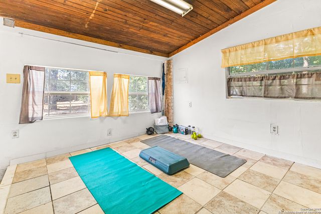 1222 W Harding, San Antonio, TX 78221