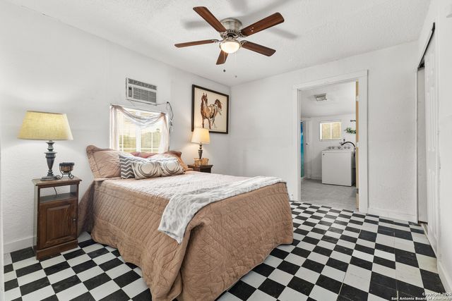 1222 W Harding, San Antonio, TX 78221
