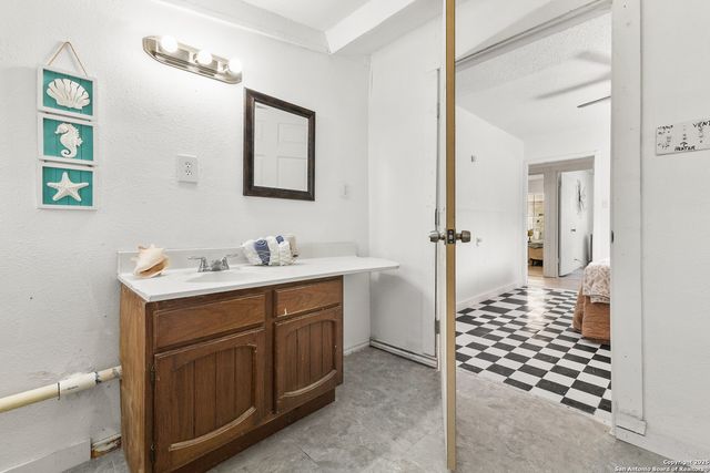 1222 W Harding, San Antonio, TX 78221