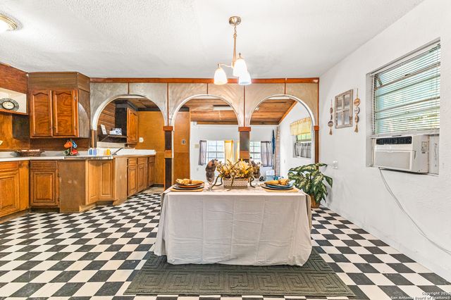 1222 W Harding, San Antonio, TX 78221