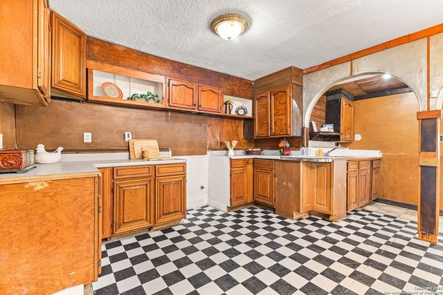 1222 W Harding, San Antonio, TX 78221