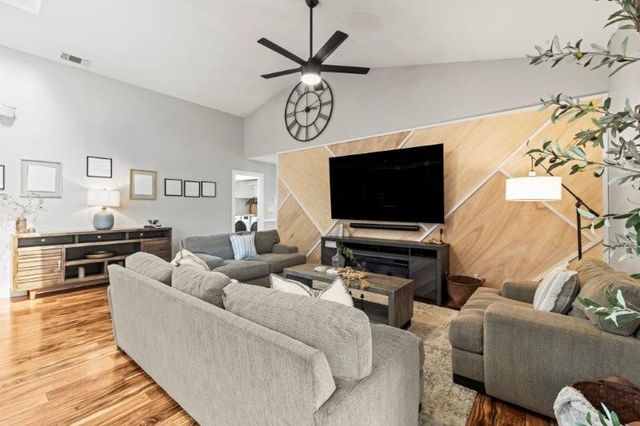 24740 Oro Valley Rd, Auburn, CA 95602