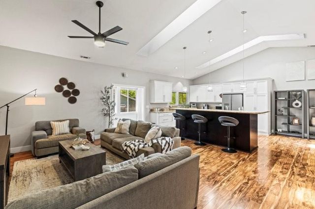 24740 Oro Valley Rd, Auburn, CA 95602