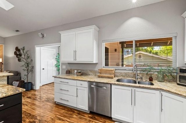 24740 Oro Valley Rd, Auburn, CA 95602
