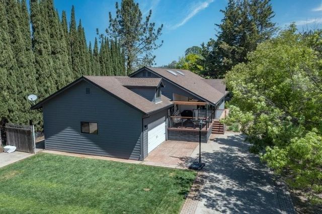 24740 Oro Valley Rd, Auburn, CA 95602